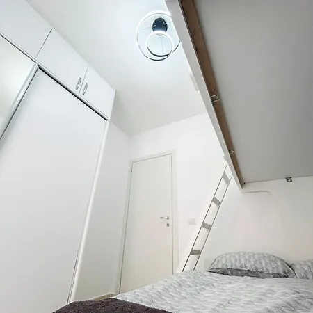 2 Bedrooms 1117 *