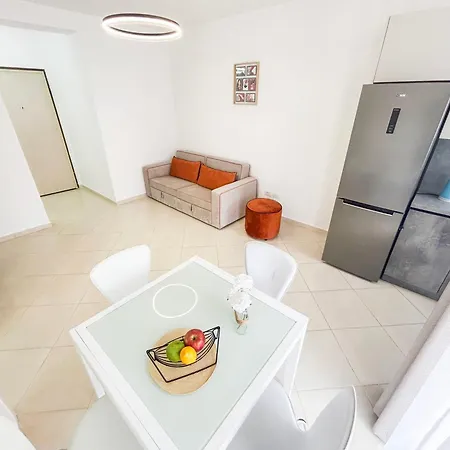 2 Bedrooms 1117 Apartment
