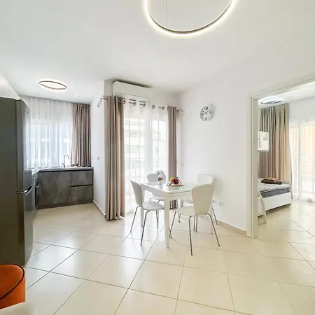 2 Bedrooms 1117 *